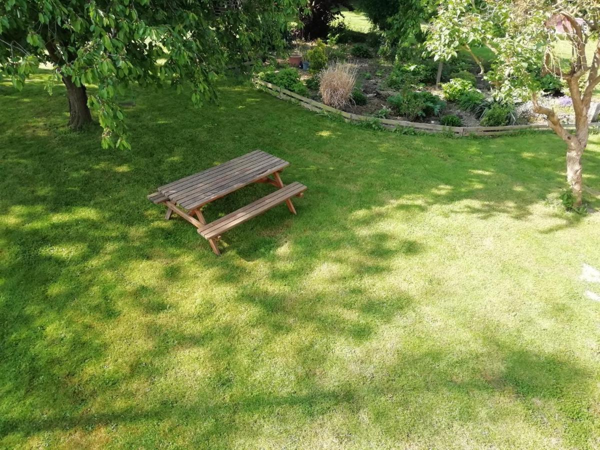 Etage A La Ferme Avec Piscine Interieure Privative, Selon Date Bassee Exterior foto